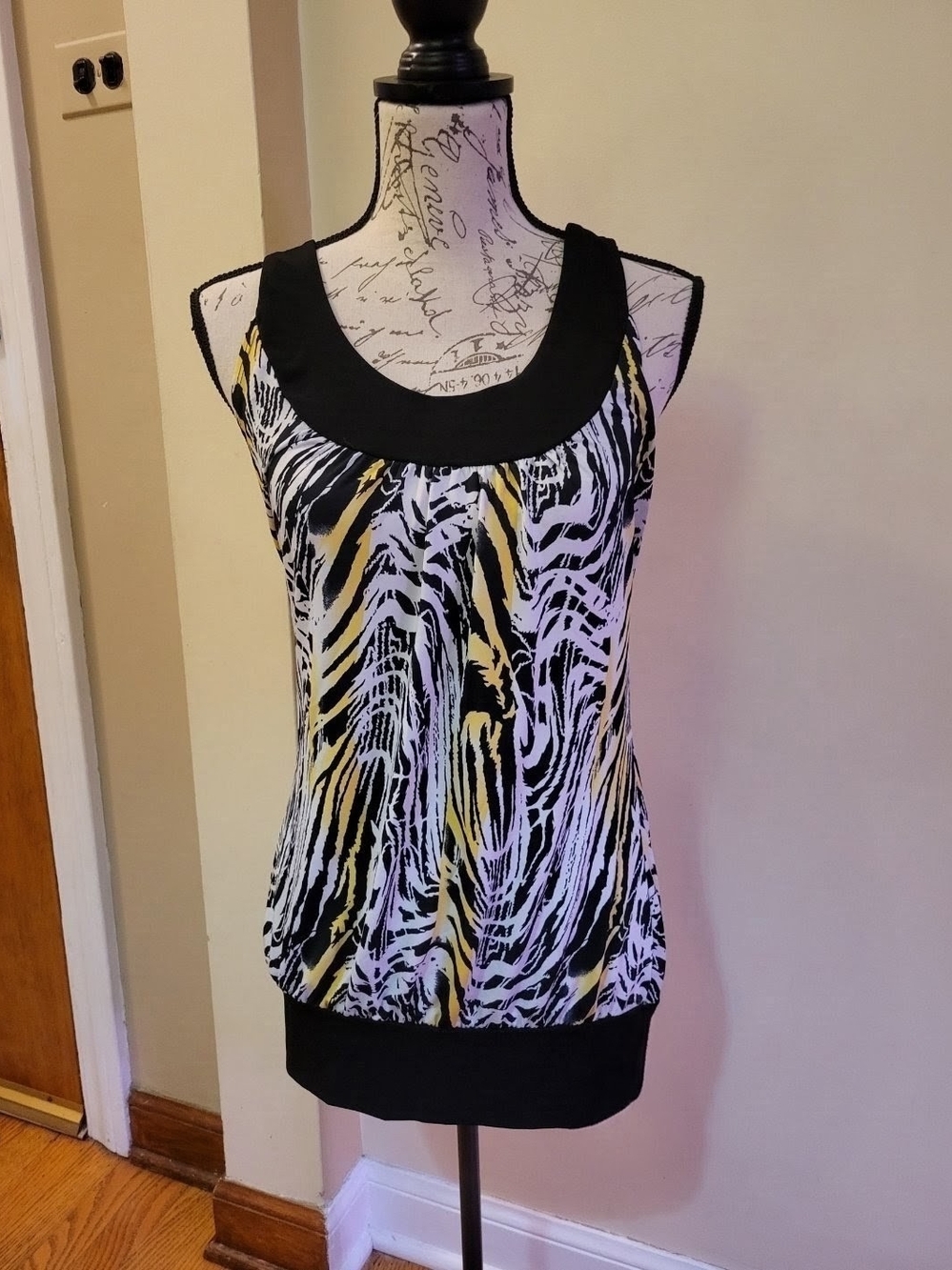 Discreet Black White and Yellow Zebra-Print Sleeveless Tank Size XL